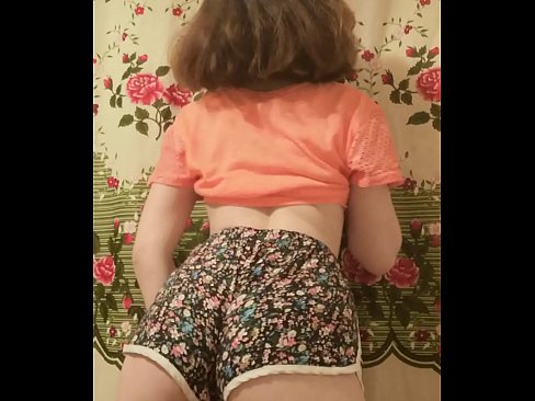 ❤️ Sexy matashin jariri yana cire guntun wando a kyamara ️❌ Batsa kawai ❤